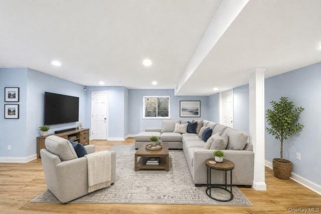 38 Ovation Court, White Plains, NY 10603