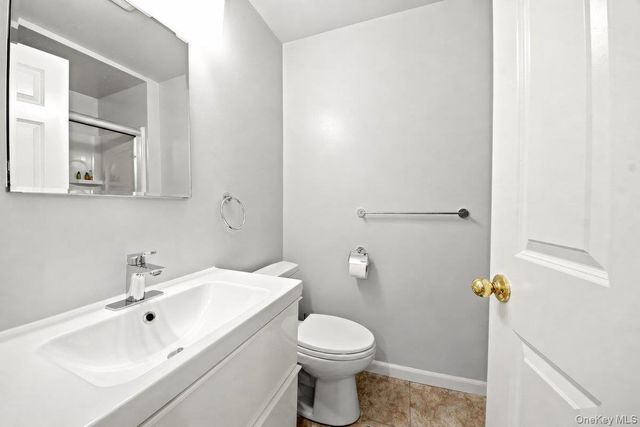 38 Ovation Court, White Plains, NY 10603