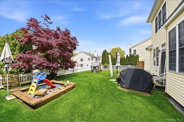 38 Ovation Court, White Plains, NY 10603