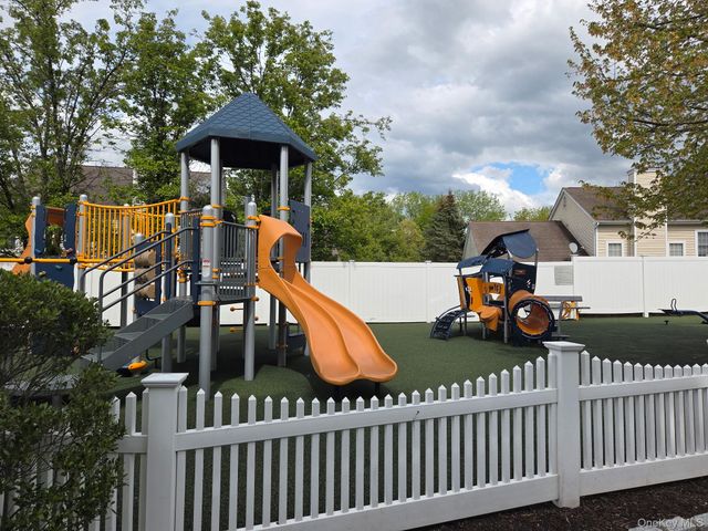 38 Ovation Court, White Plains, NY 10603