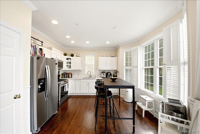 38 Ovation Court, White Plains, NY 10603