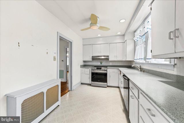 216 E MANOA RD, Havertown, PA 19083