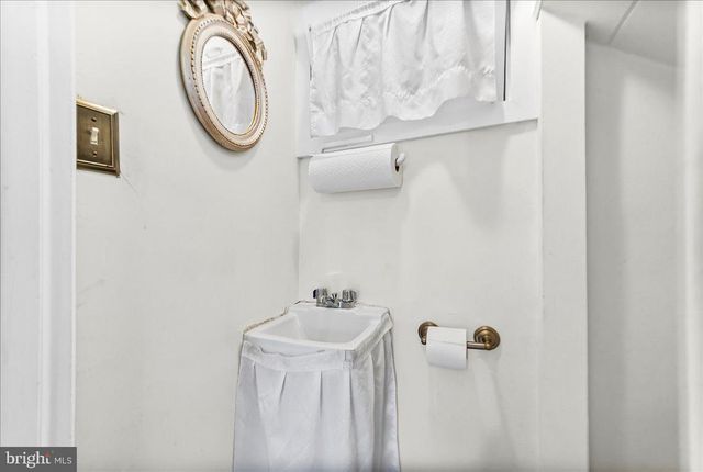 216 E MANOA RD, Havertown, PA 19083