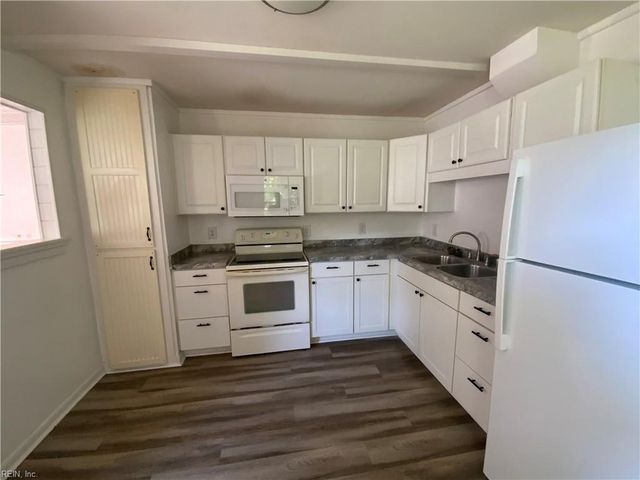 35 Phelps CIR, Hampton, VA 23663
