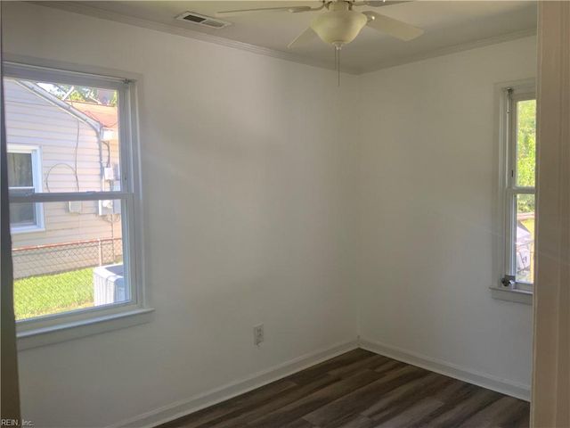 35 Phelps CIR, Hampton, VA 23663