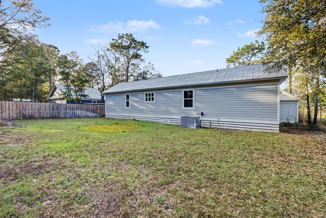 255 W Renoir Road, Defuniak Springs, FL 32433