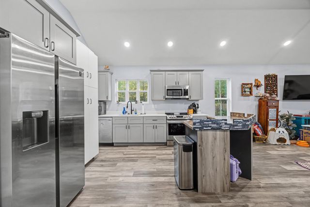 255 W Renoir Road, Defuniak Springs, FL 32433