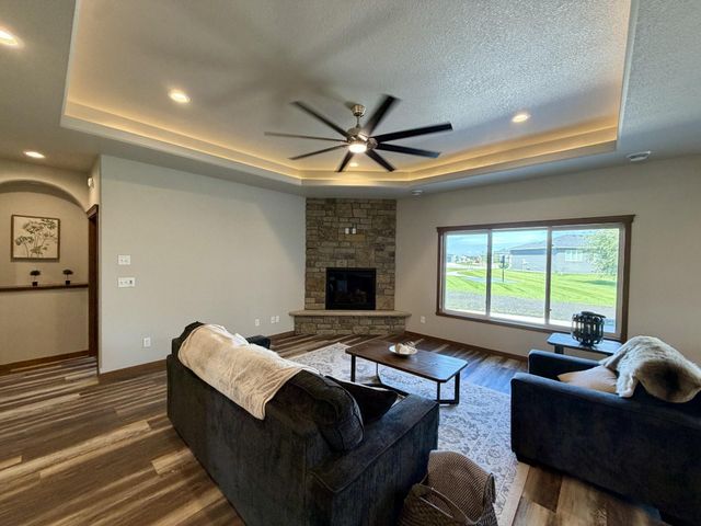 4203 Pine Parkway S, Fargo, ND 58104