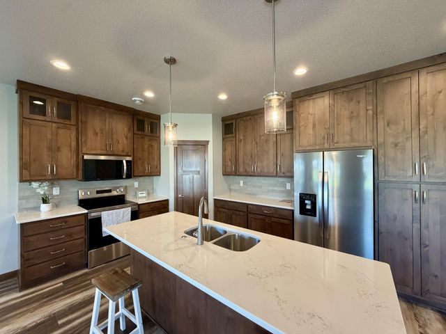 4203 Pine Parkway S, Fargo, ND 58104