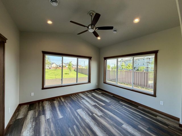 4203 Pine Parkway S, Fargo, ND 58104