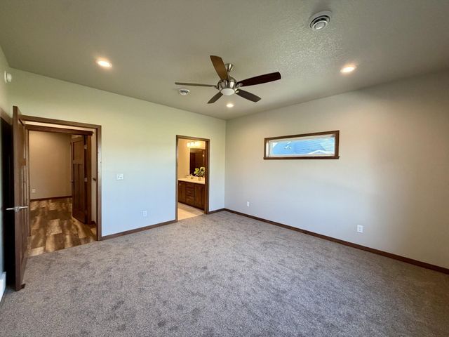 4203 Pine Parkway S, Fargo, ND 58104
