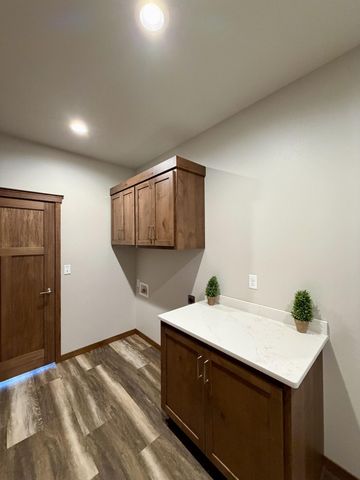 4203 Pine Parkway S, Fargo, ND 58104