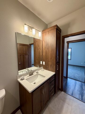 4203 Pine Parkway S, Fargo, ND 58104