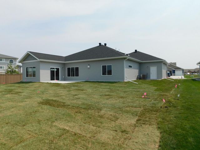 4203 Pine Parkway S, Fargo, ND 58104