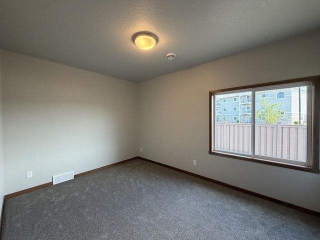 4203 Pine Parkway S, Fargo, ND 58104