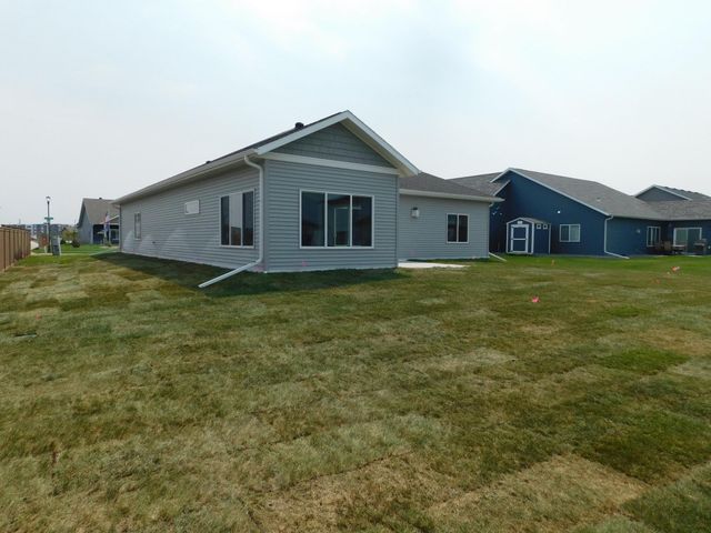 4203 Pine Parkway S, Fargo, ND 58104