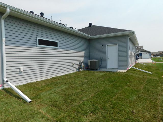 4203 Pine Parkway S, Fargo, ND 58104