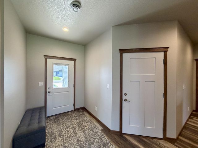 4203 Pine Parkway S, Fargo, ND 58104