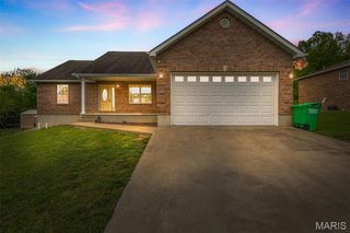 1824 Oak Knoll, Farmington, MO 63640