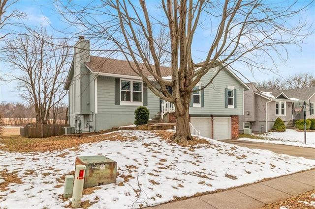 1048 SW Twin Creek Drive, Lee's Summit, MO 64081