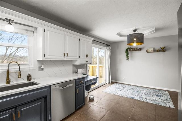 1048 SW Twin Creek Drive, Lee's Summit, MO 64081