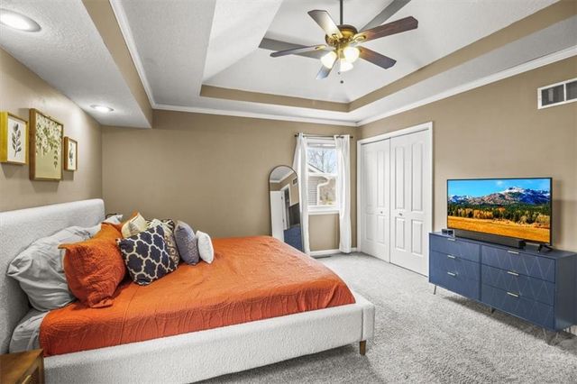 1048 SW Twin Creek Drive, Lee's Summit, MO 64081