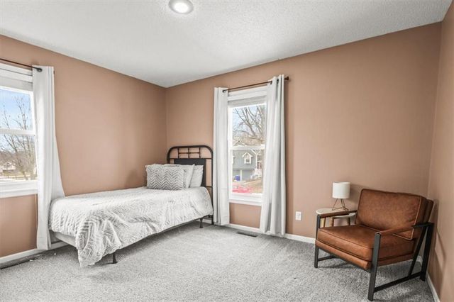 1048 SW Twin Creek Drive, Lee's Summit, MO 64081