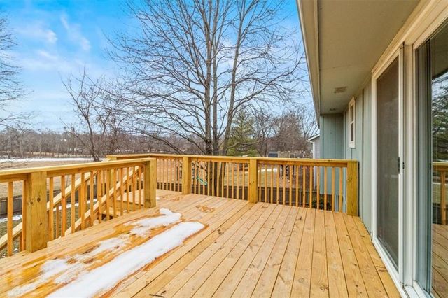 1048 SW Twin Creek Drive, Lee's Summit, MO 64081