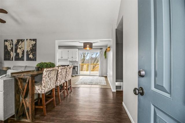 1048 SW Twin Creek Drive, Lee's Summit, MO 64081