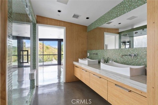 2917 Durand Drive, Los Angeles, CA 90068