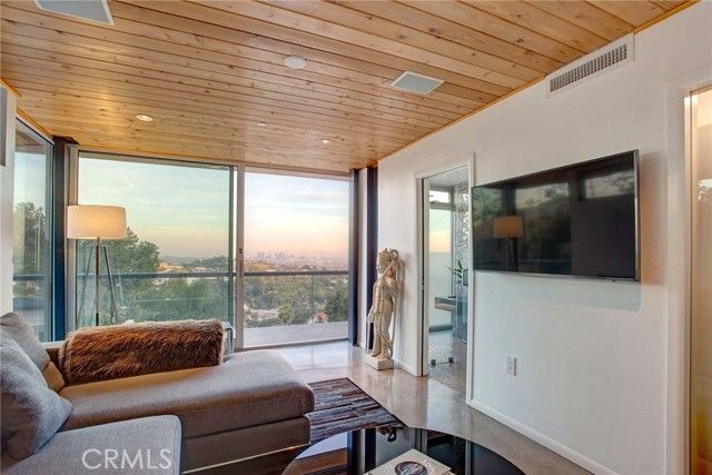 2917 Durand Drive, Los Angeles, CA 90068