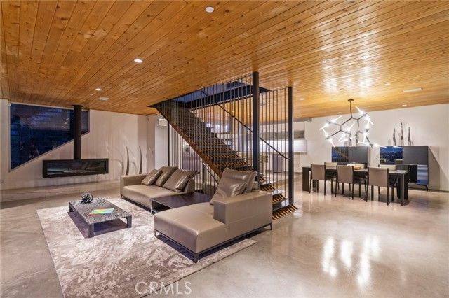 2917 Durand Drive, Los Angeles, CA 90068