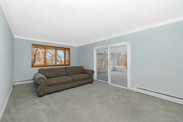 24 Brooktree Circle, Lindenhurst, NY 11757