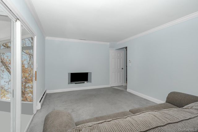 24 Brooktree Circle, Lindenhurst, NY 11757