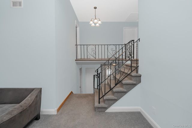 24 Brooktree Circle, Lindenhurst, NY 11757