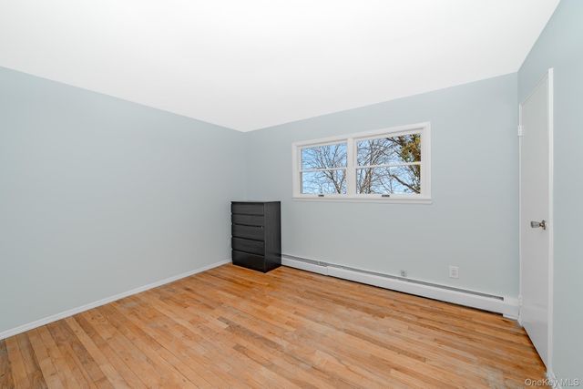 24 Brooktree Circle, Lindenhurst, NY 11757