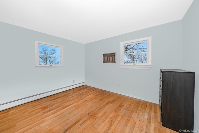 24 Brooktree Circle, Lindenhurst, NY 11757
