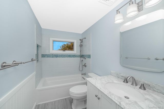 24 Brooktree Circle, Lindenhurst, NY 11757