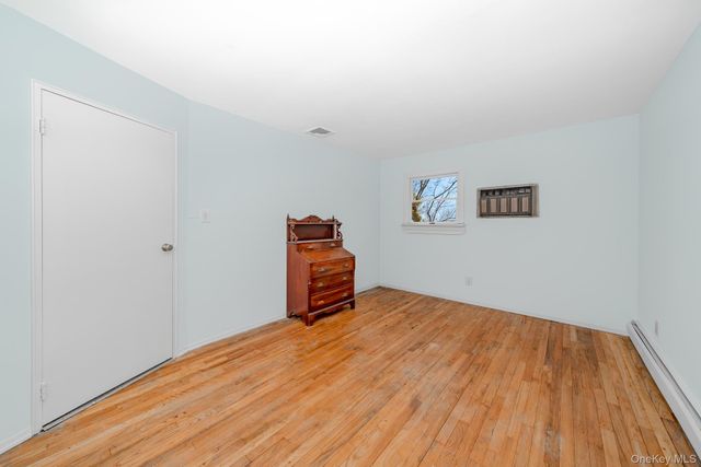 24 Brooktree Circle, Lindenhurst, NY 11757