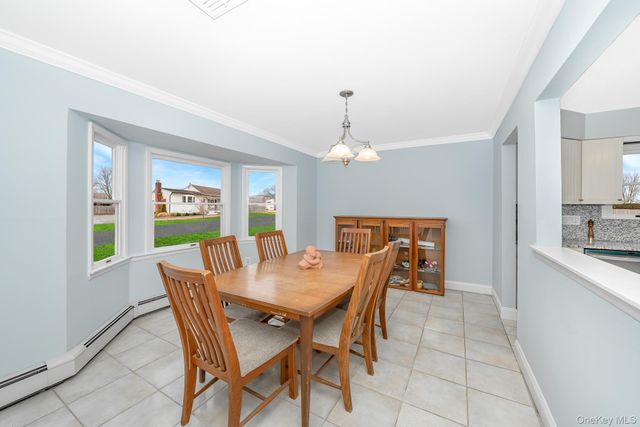 24 Brooktree Circle, Lindenhurst, NY 11757