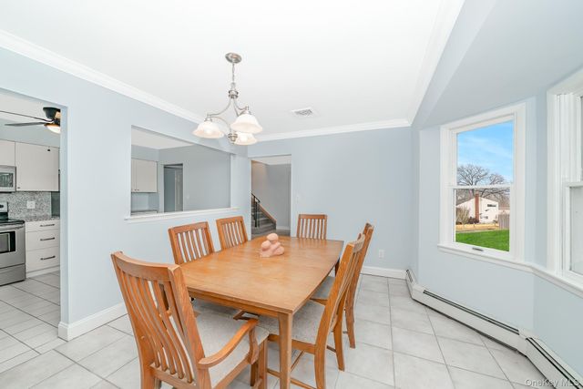 24 Brooktree Circle, Lindenhurst, NY 11757