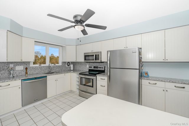 24 Brooktree Circle, Lindenhurst, NY 11757