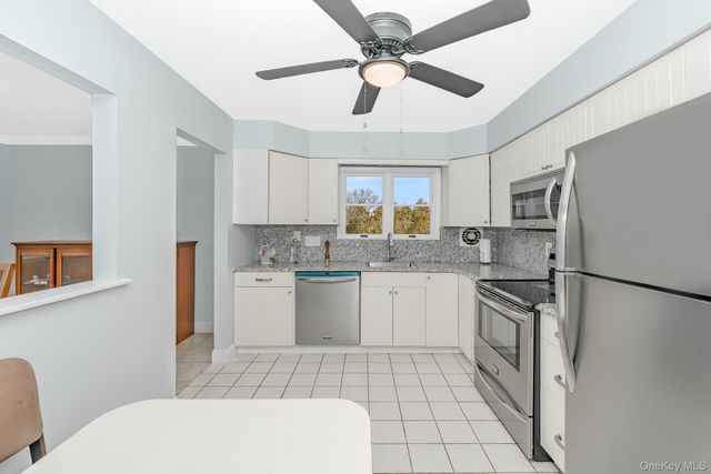 24 Brooktree Circle, Lindenhurst, NY 11757