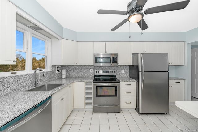 24 Brooktree Circle, Lindenhurst, NY 11757