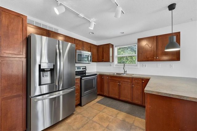 2133 NE Todd George Road, Lee's Summit, MO 64086