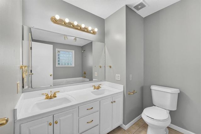 2133 NE Todd George Road, Lee's Summit, MO 64086