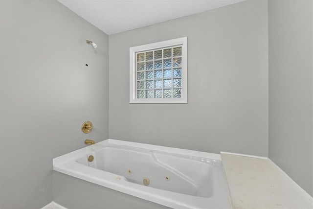 2133 NE Todd George Road, Lee's Summit, MO 64086