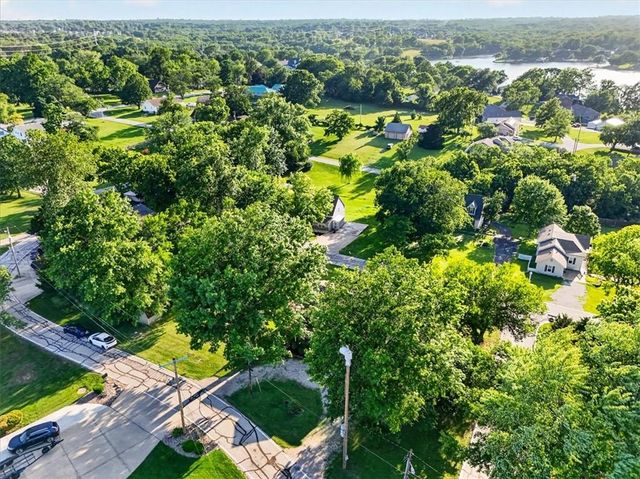 2133 NE Todd George Road, Lee's Summit, MO 64086