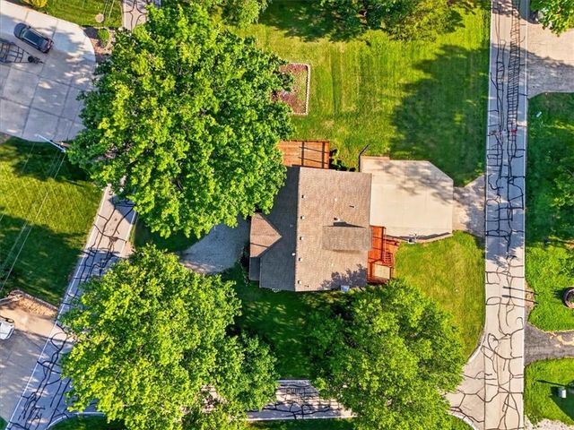 2133 NE Todd George Road, Lee's Summit, MO 64086