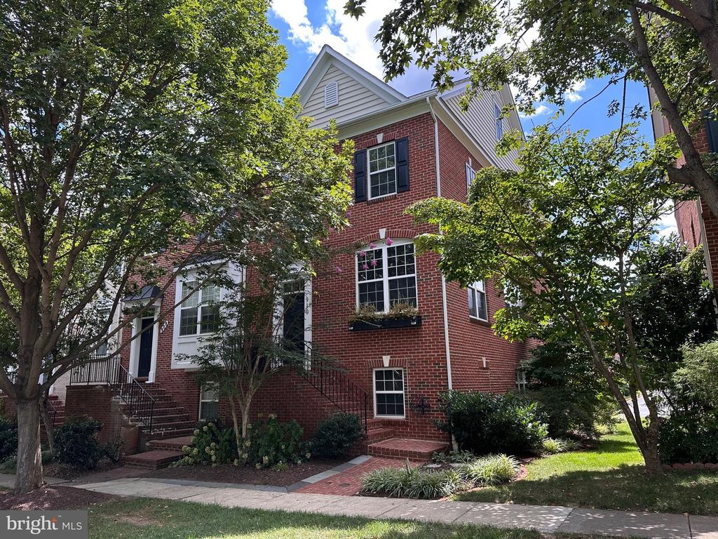 910 PLEASANT DR, Rockville, MD 20850